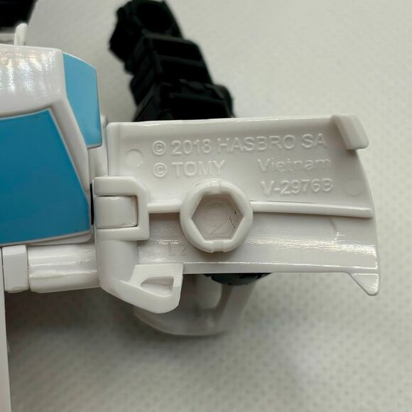 Hasbro Transformers Cyberverse Prowl Figure - Picture 6 of 6